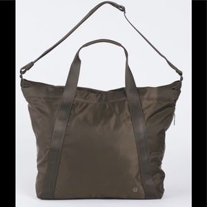 Lululemon Carry the Day Bag in Dark Olive
